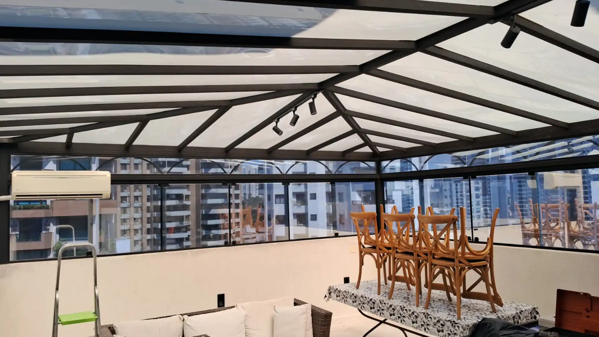 Aplicação de Pelicula Arquitetonica em Teto de vidro