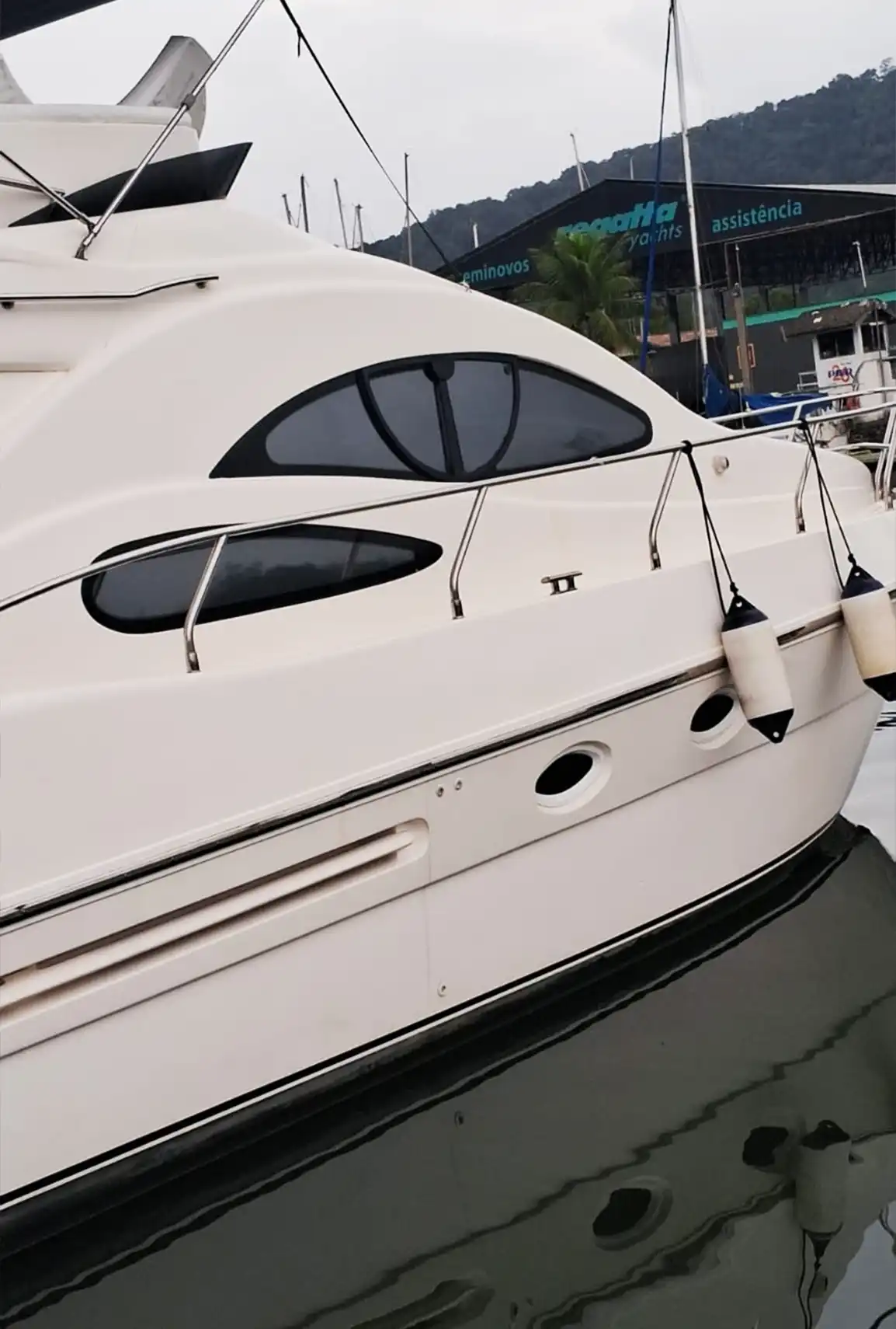 Aplicação de película automotiva em Embarcações
